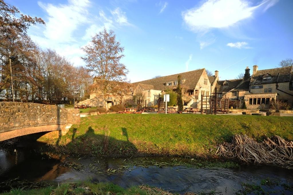 The Frogmill Hotel Shipton  Exteriör bild